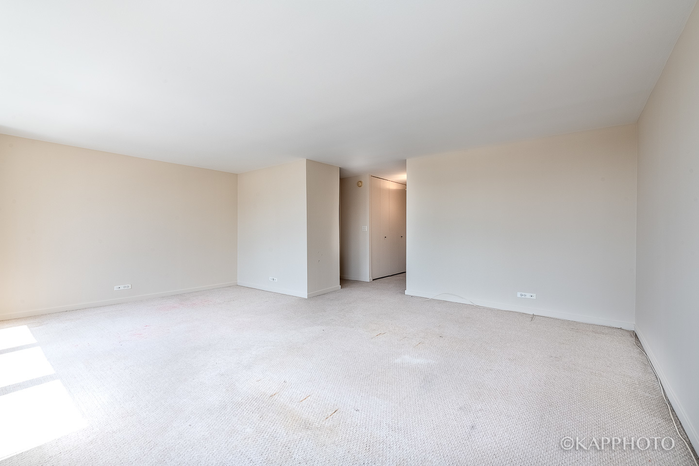 655 West Irving Park Road, Unit 1505 Chicago, IL 60613 - Photo 5 of 26 a view of an empty room and kitchen