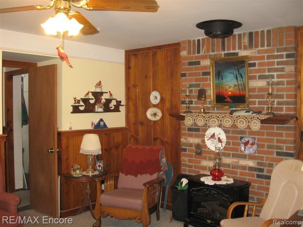 3041 East Vienna Road Clio, MI 48420 - Photo 6 of 15 3041 family rm.JPG
