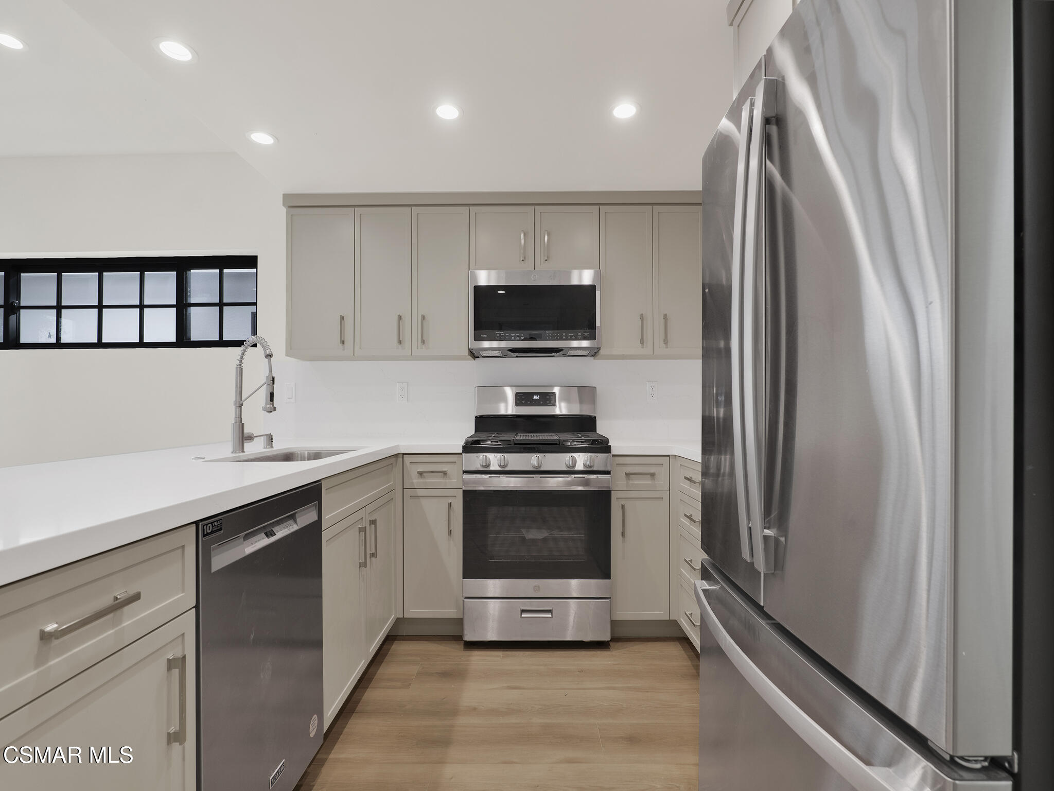3190 Los Robles Road, Unit C Thousand Oaks, CA 91362 - Photo 6 of 14 a kitchen with a sink and a refrigerator