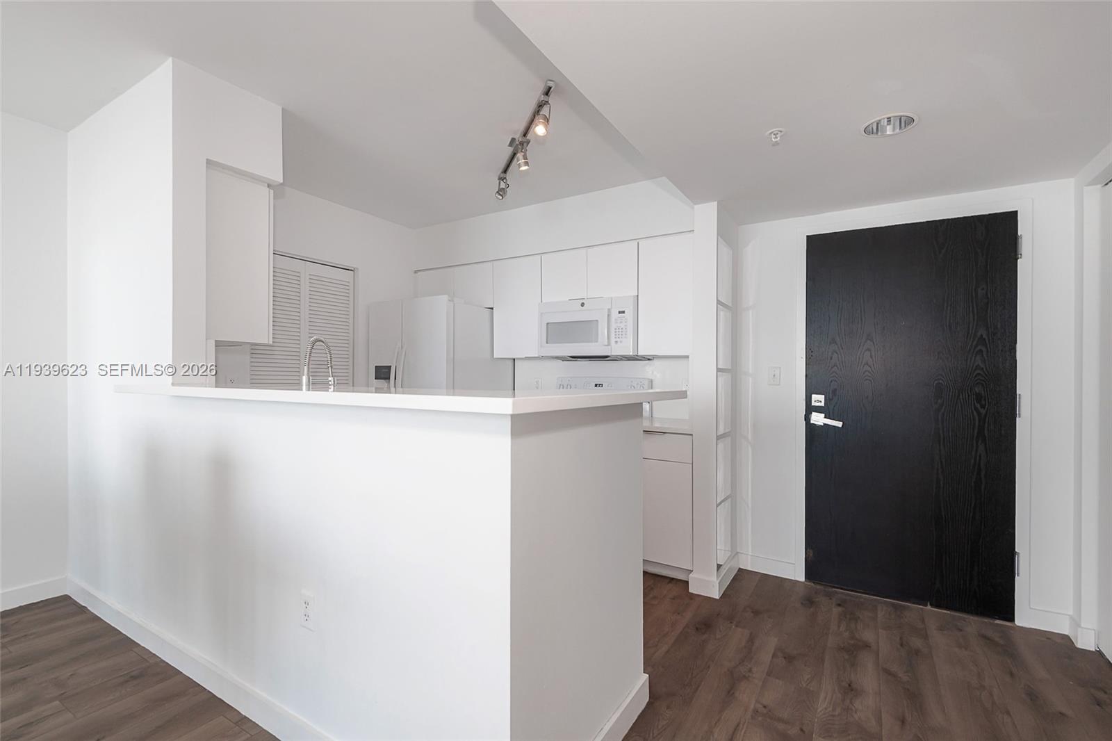 90 Alton Road, Unit 2008 Miami Beach, FL 33139 - Photo 14 of 28 a view of kitchen with wooden floor