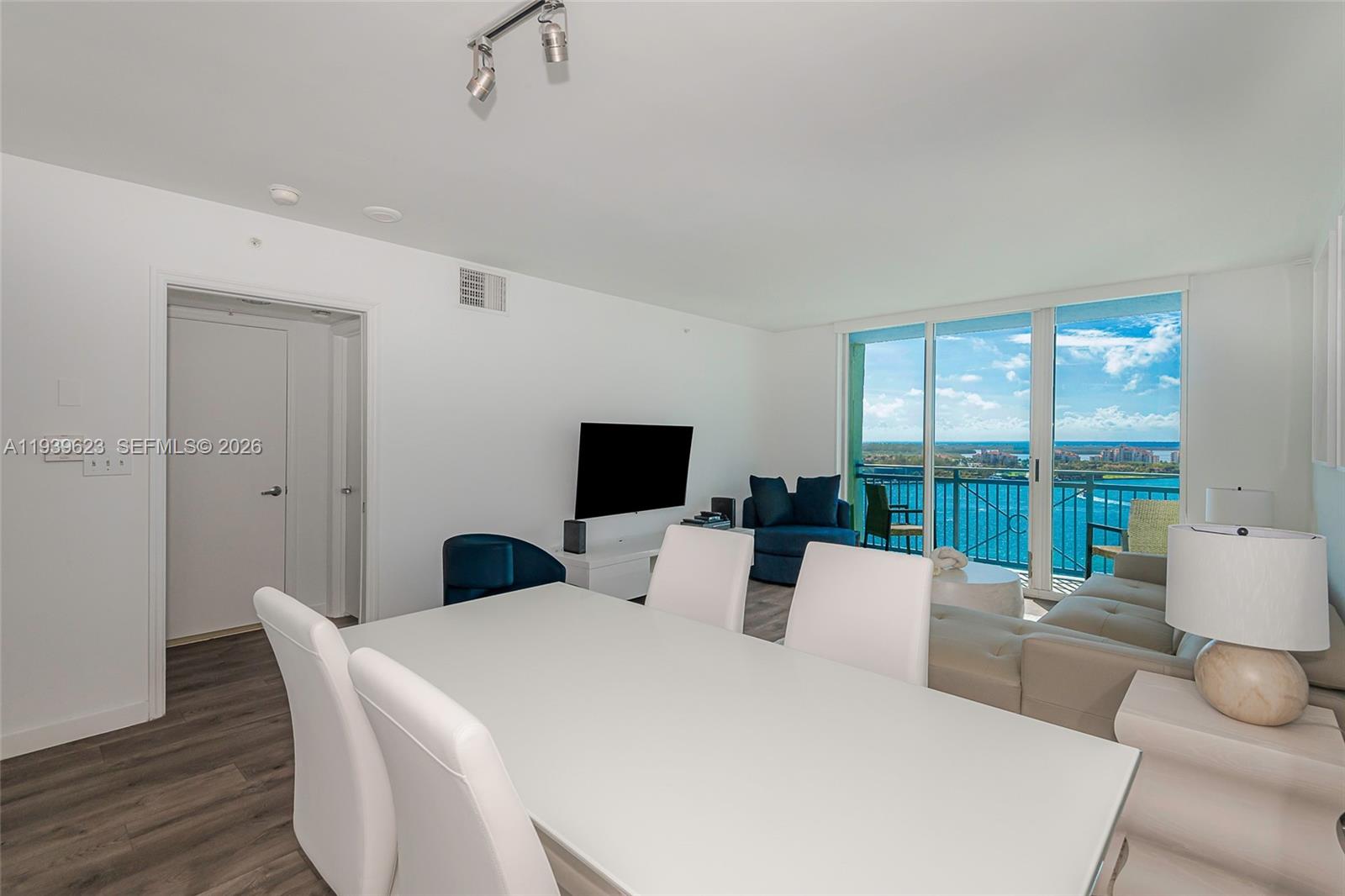 90 Alton Road, Unit 2008 Miami Beach, FL 33139 - Photo 10 of 28 a bedroom with a large bed and a large window