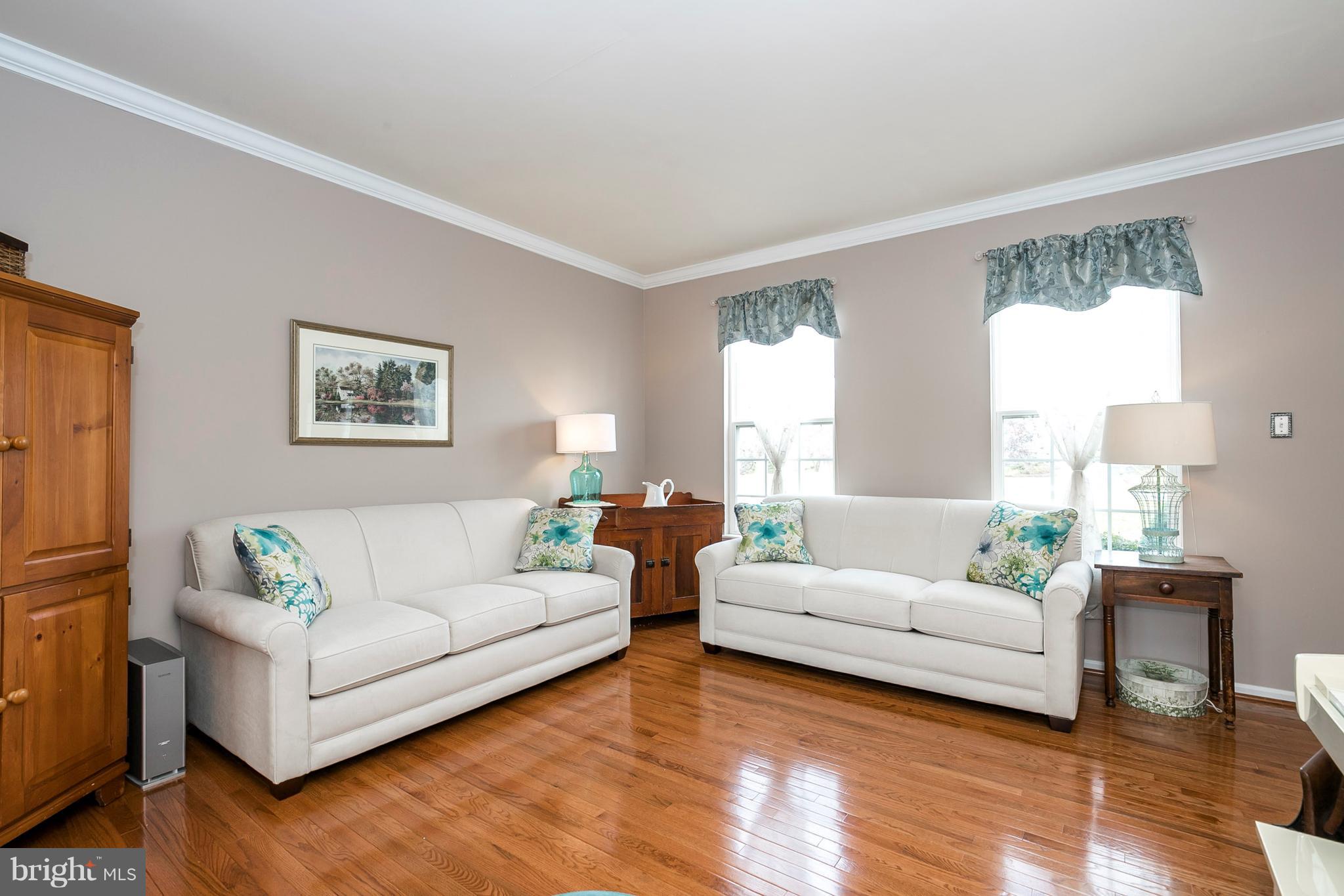 64 Paddock Circle Spring City, PA 19475 - Photo 7 of 48 Living Room