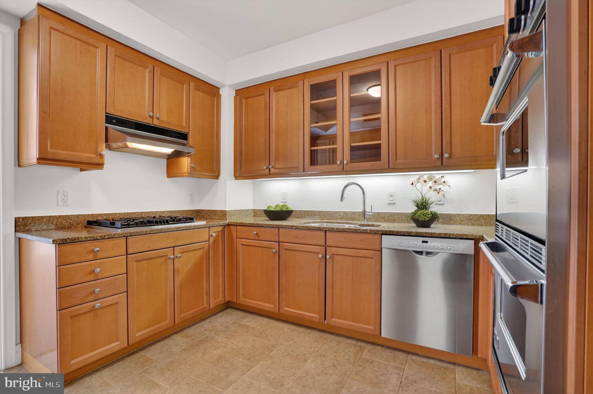 1155 23rd Street Northwest, Unit 5D Washington, DC 20037 - Photo 6 of 17 Gourmet kitchen