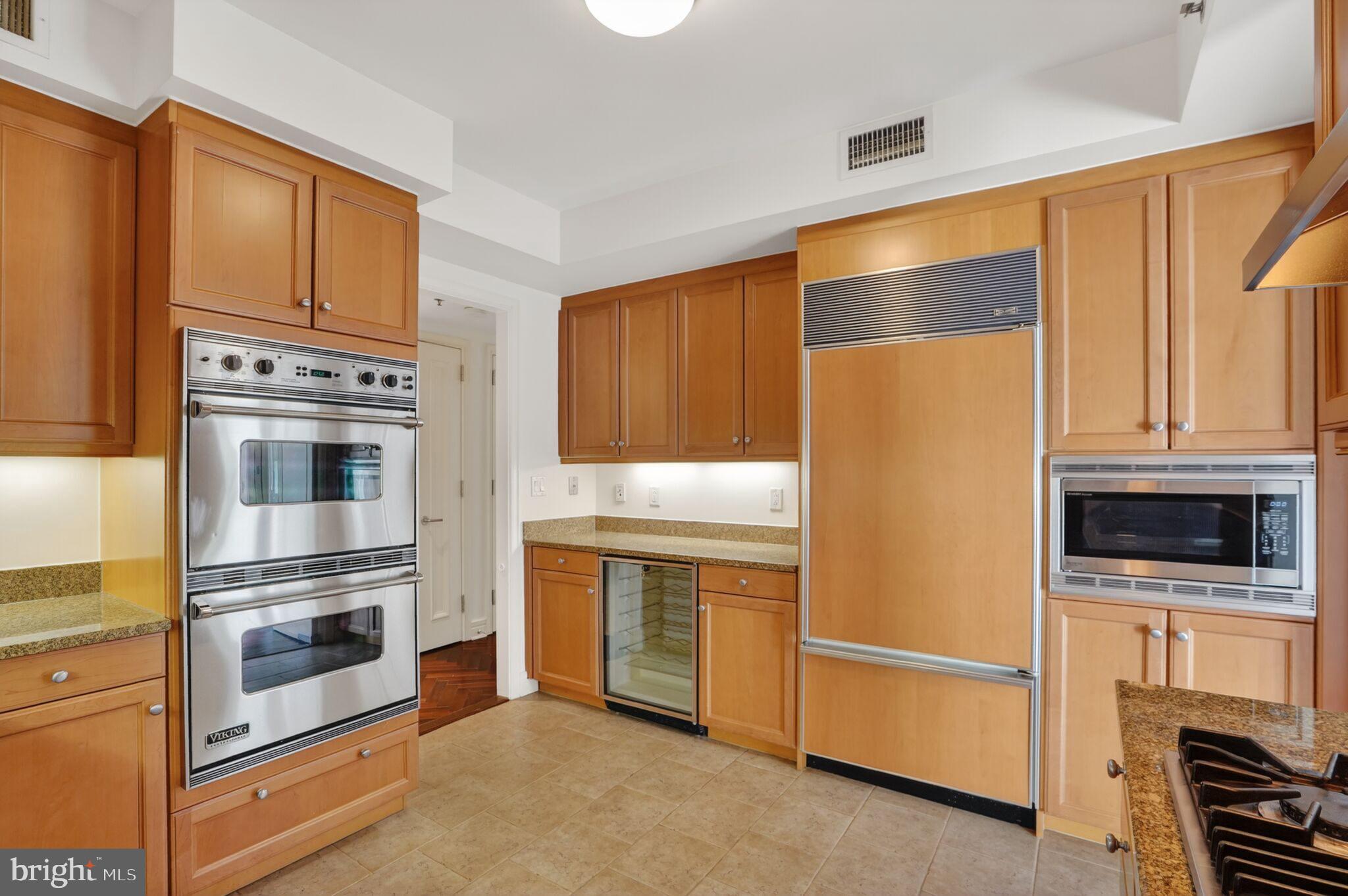 1155 23rd Street Northwest, Unit 5D Washington, DC 20037 - Photo 7 of 17 Gourmet kitchen