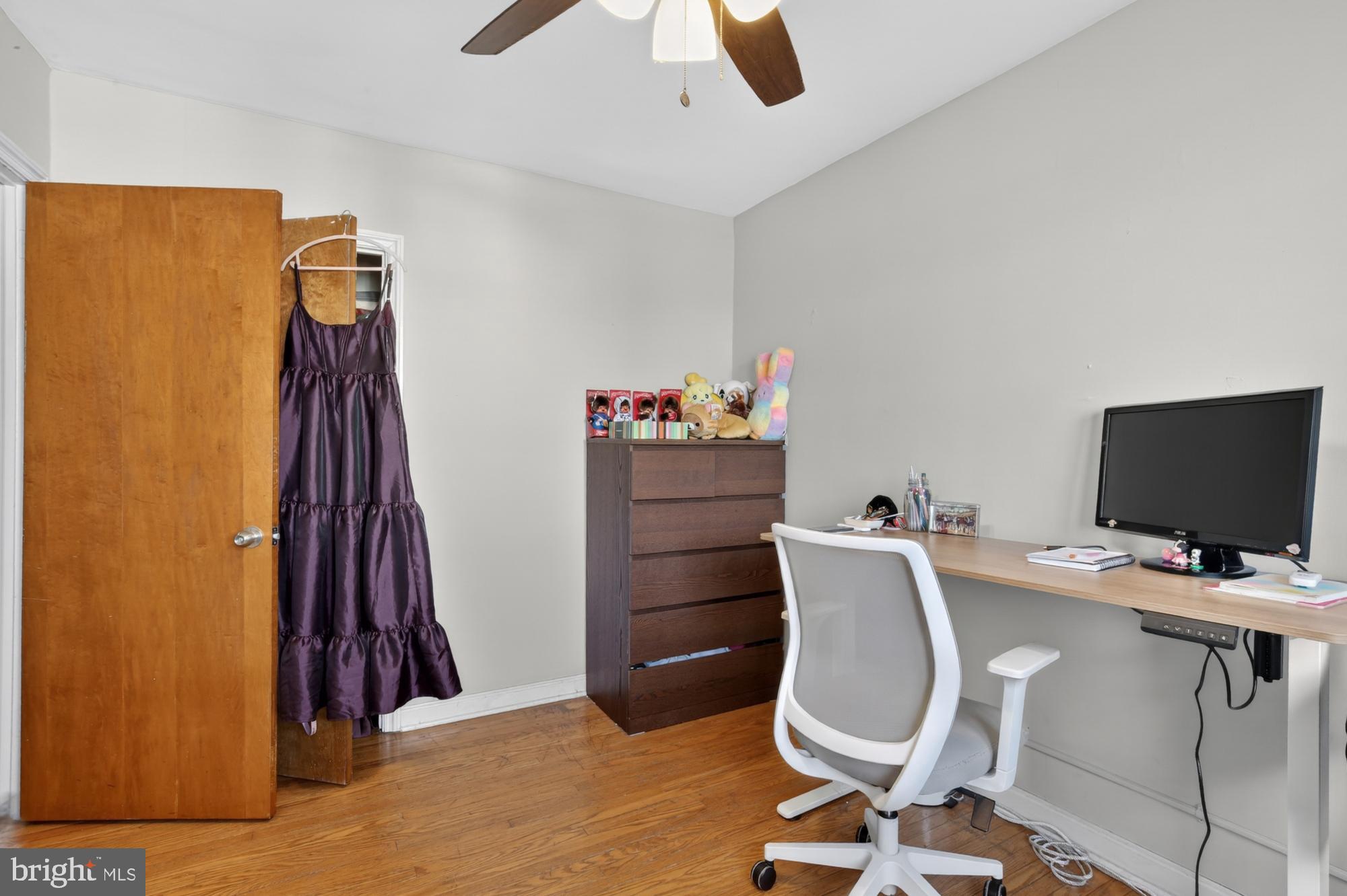 3048 Miller Street Philadelphia, PA 19134 - Photo 20 of 22 a view of a workspace with furniture and gym equipment