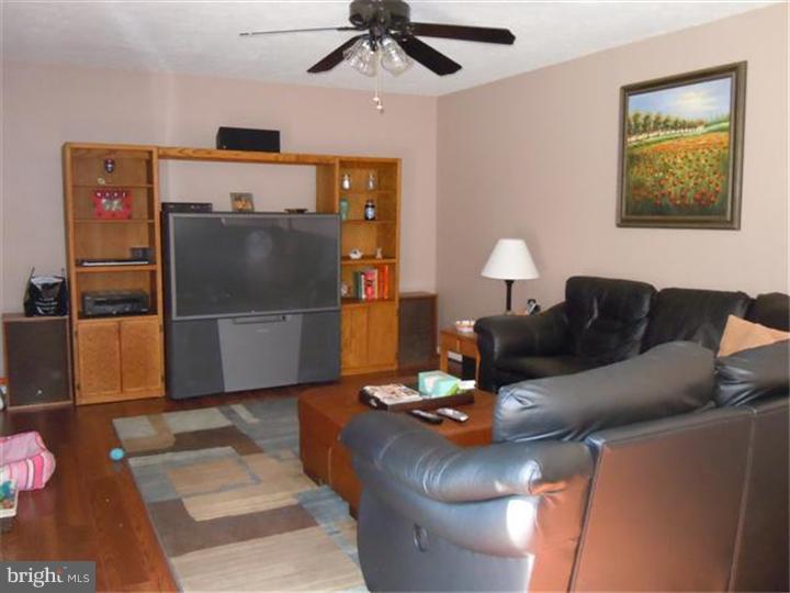 62 Glasgow Road Williamstown, NJ 08094 - Photo 14 of 25 Family Room