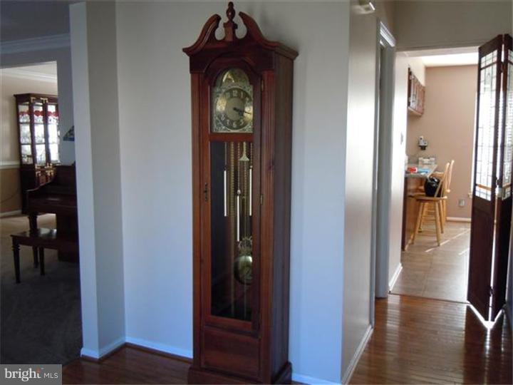 62 Glasgow Road Williamstown, NJ 08094 - Photo 5 of 25 Foyer