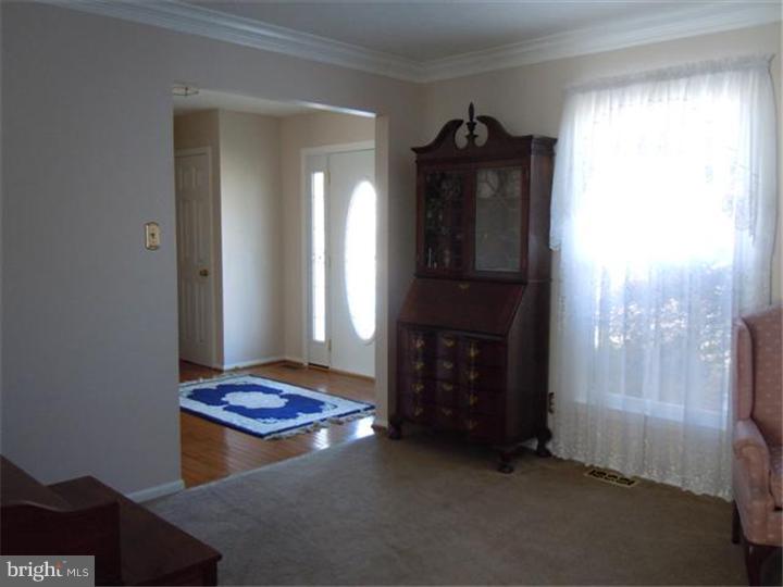 62 Glasgow Road Williamstown, NJ 08094 - Photo 6 of 25 Living Room