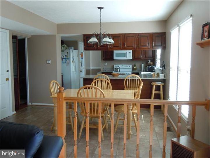 62 Glasgow Road Williamstown, NJ 08094 - Photo 9 of 25 Kitchen
