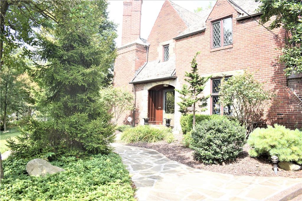 758 Valleyview Road Mt. Lebanon, PA 15243 - Photo 2 of 25 Gallery Image 2