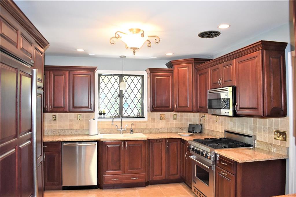 758 Valleyview Road Mt. Lebanon, PA 15243 - Photo 12 of 25 Gallery Image 12