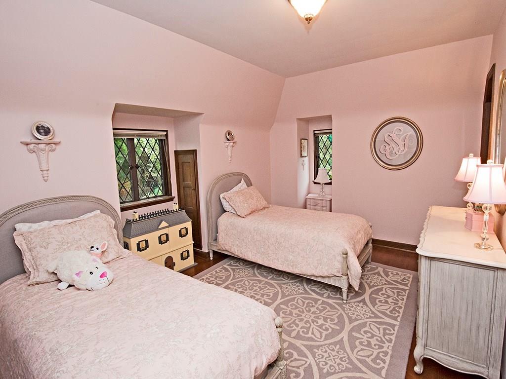 758 Valleyview Road Mt. Lebanon, PA 15243 - Photo 20 of 25 Gallery Image 20