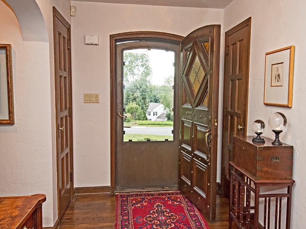 758 Valleyview Road Mt. Lebanon, PA 15243 - Photo 3 of 25 Gallery Image 3