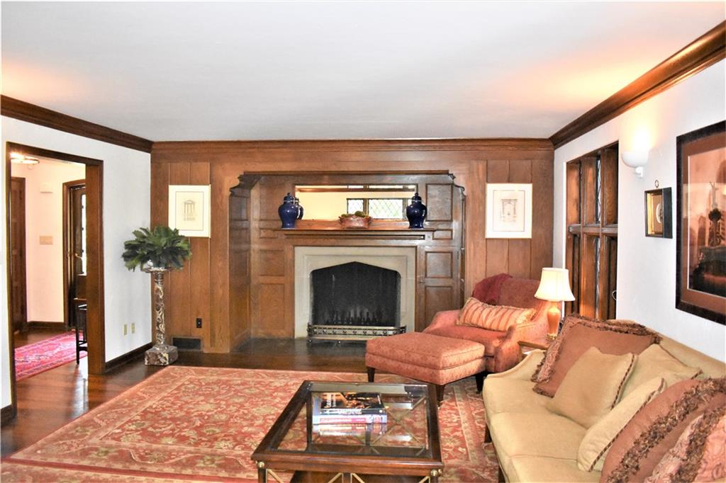 758 Valleyview Road Mt. Lebanon, PA 15243 - Photo 4 of 25 Gallery Image 4