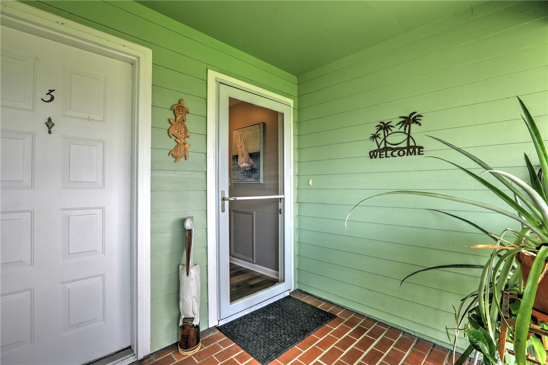 5725 Pelican Pointe Drive, Unit 4 Sebastian, FL 32958 - Photo 5 of 36