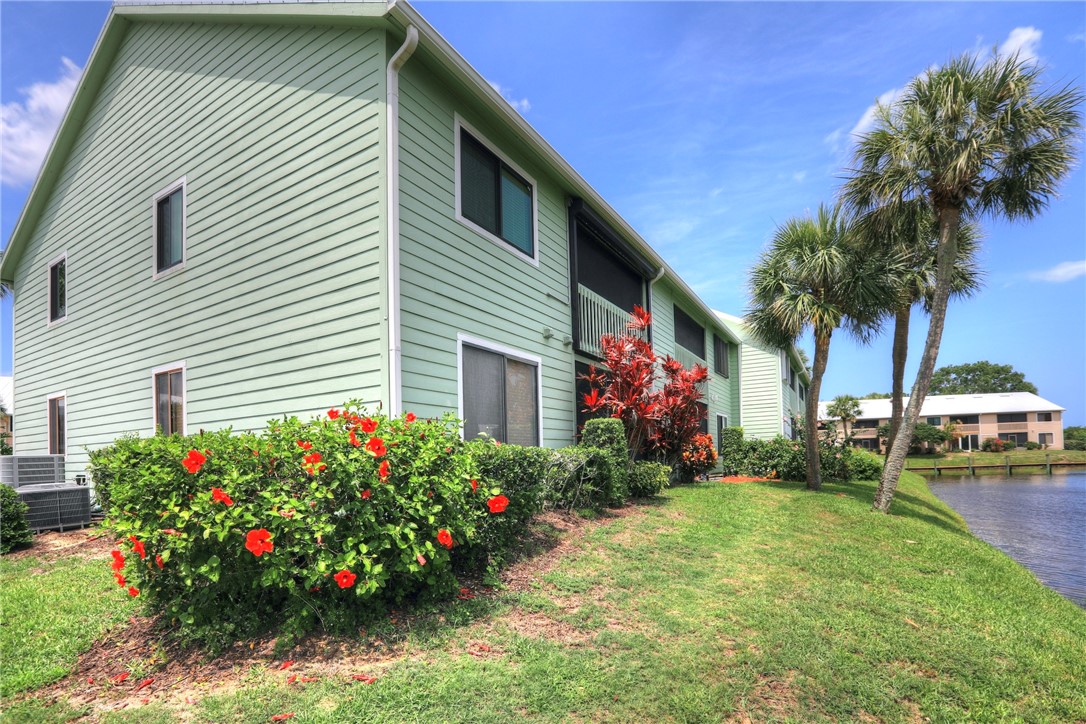 5725 Pelican Pointe Drive, Unit 4 Sebastian, FL 32958 - Photo 7 of 36