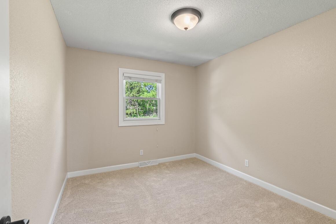 N20W28282 Oakton Road Delafield, WI 53072 - Photo 35 of 49 Bed 3
