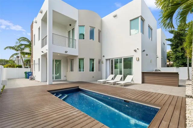 $2,450,000 | 10431 Northwest 68th Terrace, Doral, FL 33178