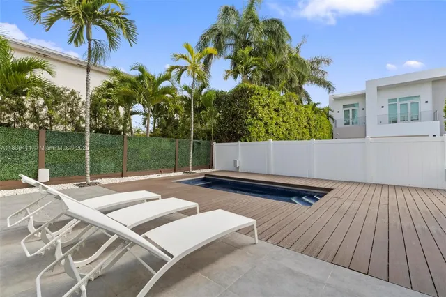 $2,450,000 | 10431 Northwest 68th Terrace, Doral, FL 33178