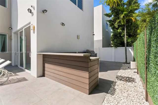 $2,450,000 | 10431 Northwest 68th Terrace, Doral, FL 33178