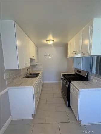 $1,895 | 430 East I Street, Ontario, CA 91764