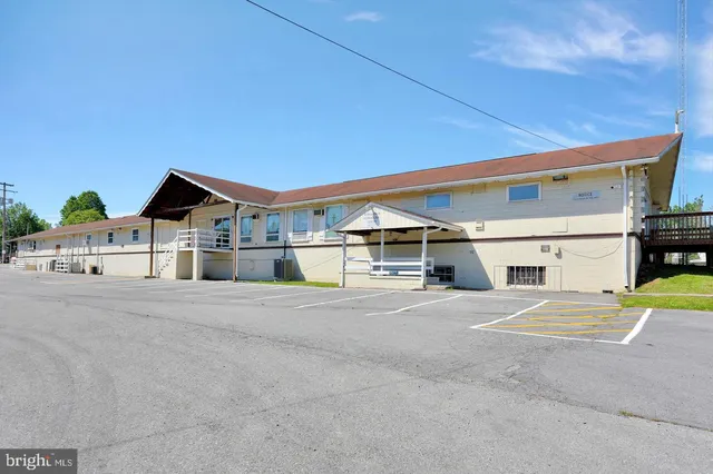 $170,000 | 36 Boo Boo Boulevard, Falling Waters, WV 25419