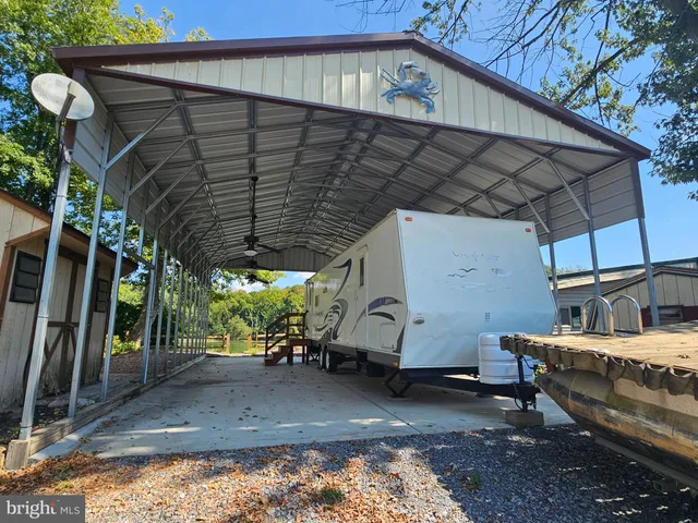 a view of an outdoor space