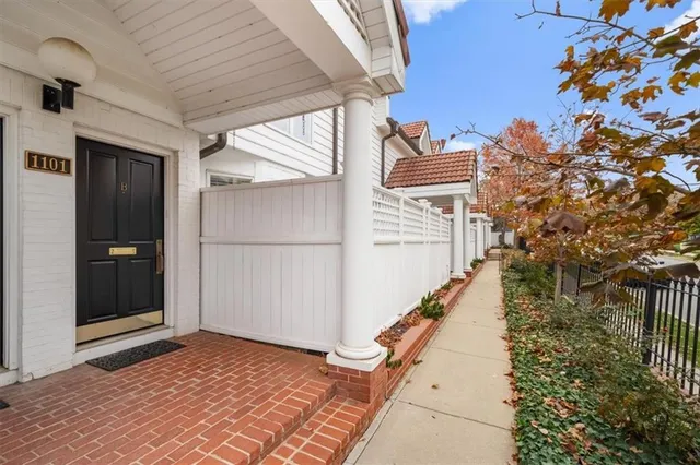 $550,000 | 1101 West 47th Street, Unit B, Kansas City, MO 64112