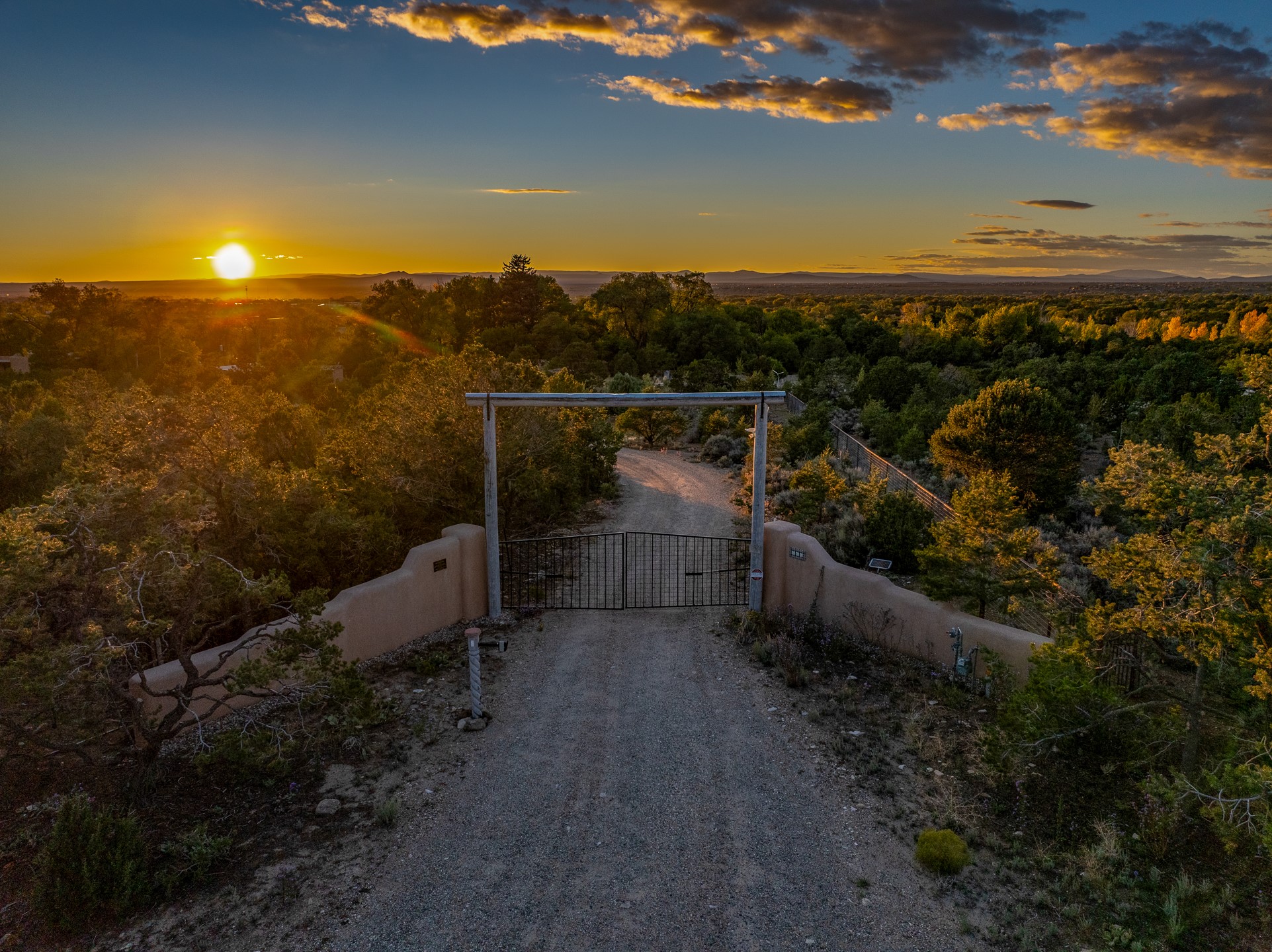 560 Piedmont Road Taos, NM 87571 - Photo 2 of 50