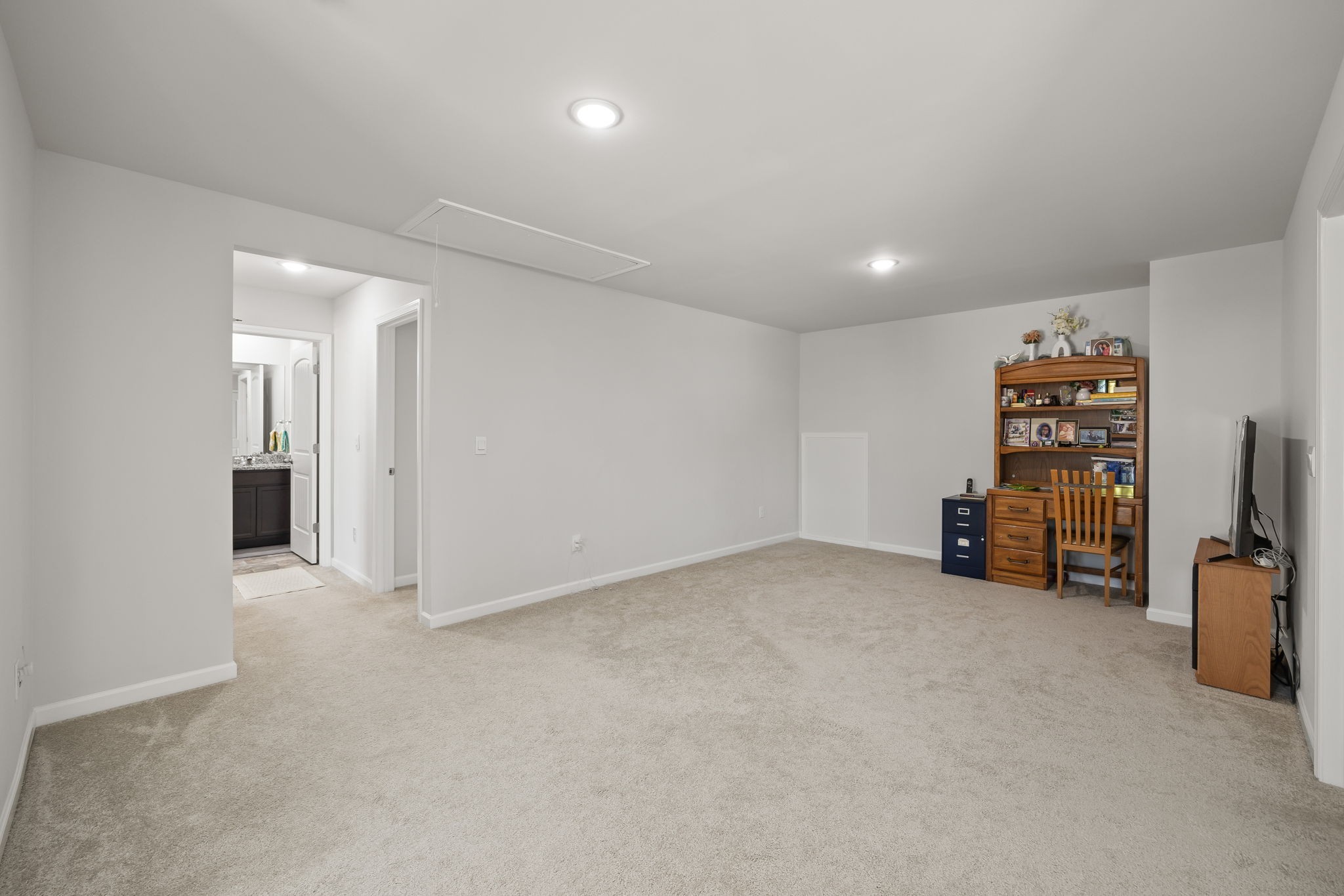 301 Oliver Way Baxter, TN 38544 - Photo 25 of 26 an empty room with furniture and a large window