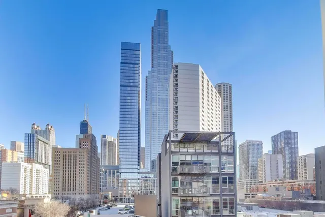 $4,300 | 744 North Clark Street, Unit 505, Chicago, IL 60654