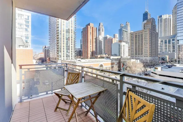 $4,300 | 744 North Clark Street, Unit 505, Chicago, IL 60654