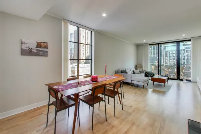$4,300 | 744 North Clark Street, Unit 505, Chicago, IL 60654