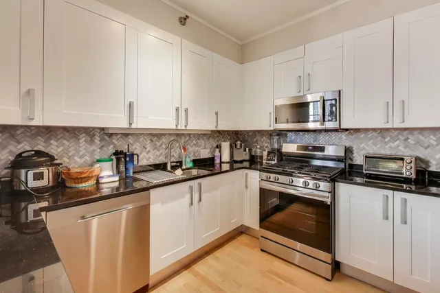 $4,300 | 744 North Clark Street, Unit 505, Chicago, IL 60654