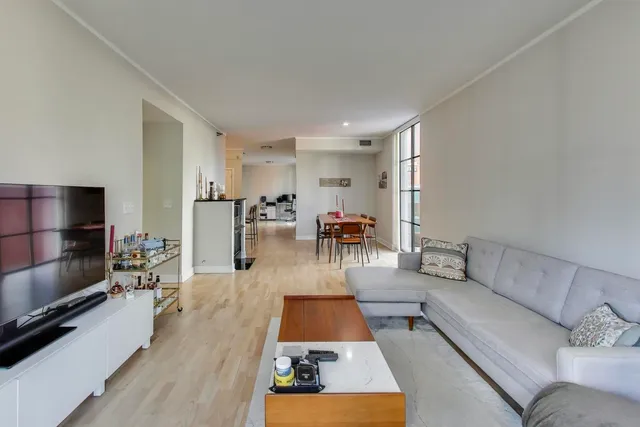 $4,300 | 744 North Clark Street, Unit 505, Chicago, IL 60654