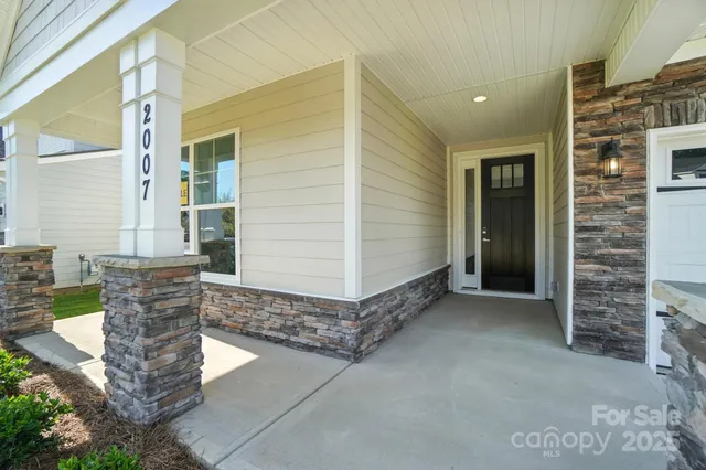 an empty room with closet and mirror