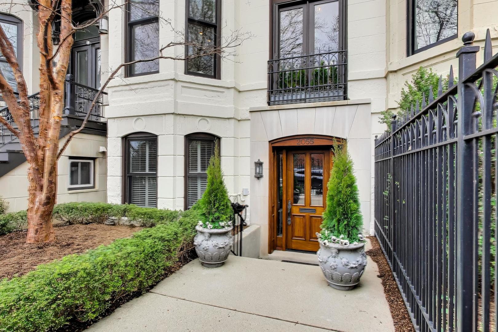 2055 North Howe Street Chicago, IL 60614 - Photo 2 of 40