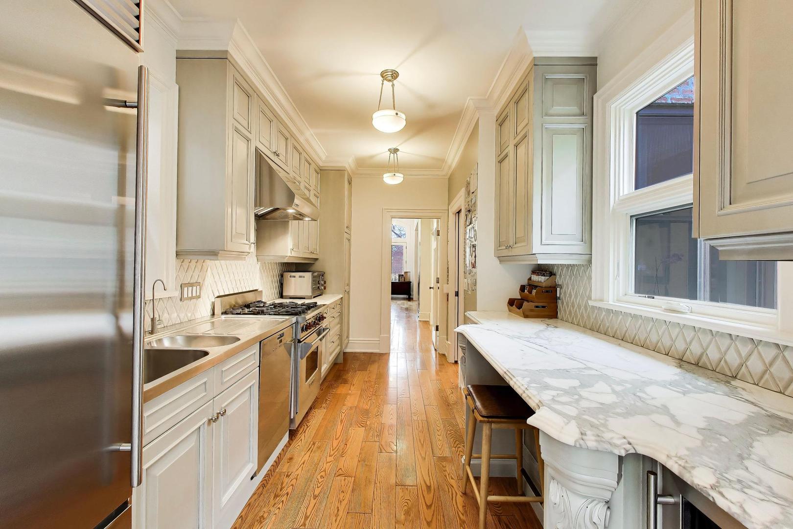 2055 North Howe Street Chicago, IL 60614 - Photo 22 of 40