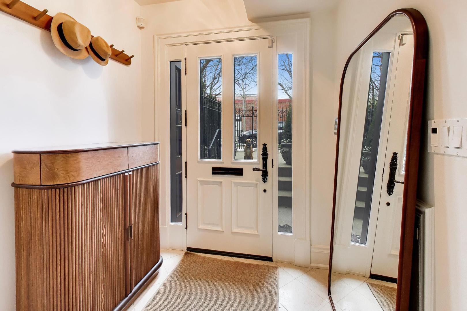 2055 North Howe Street Chicago, IL 60614 - Photo 3 of 40