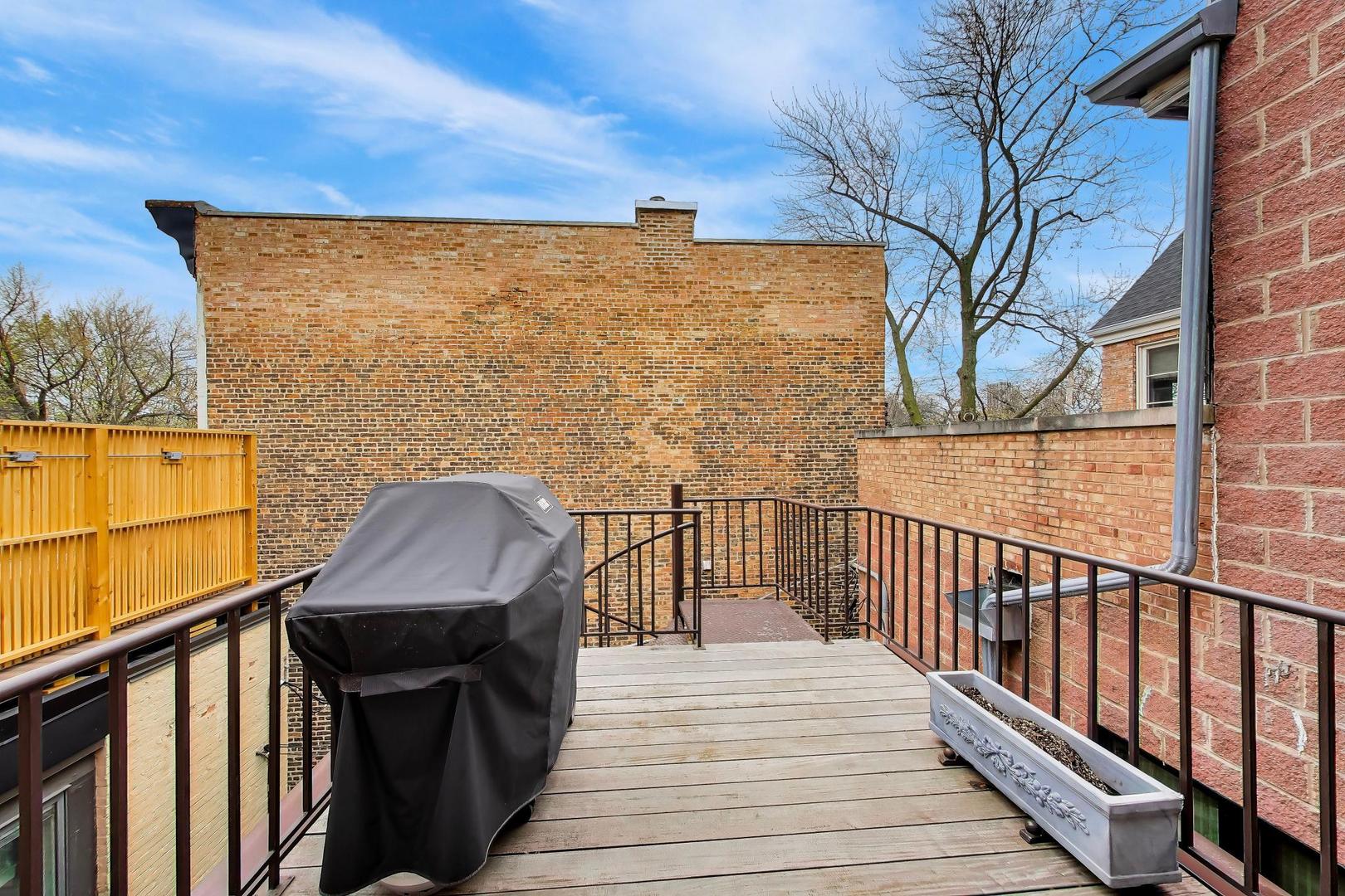 2055 North Howe Street Chicago, IL 60614 - Photo 32 of 40