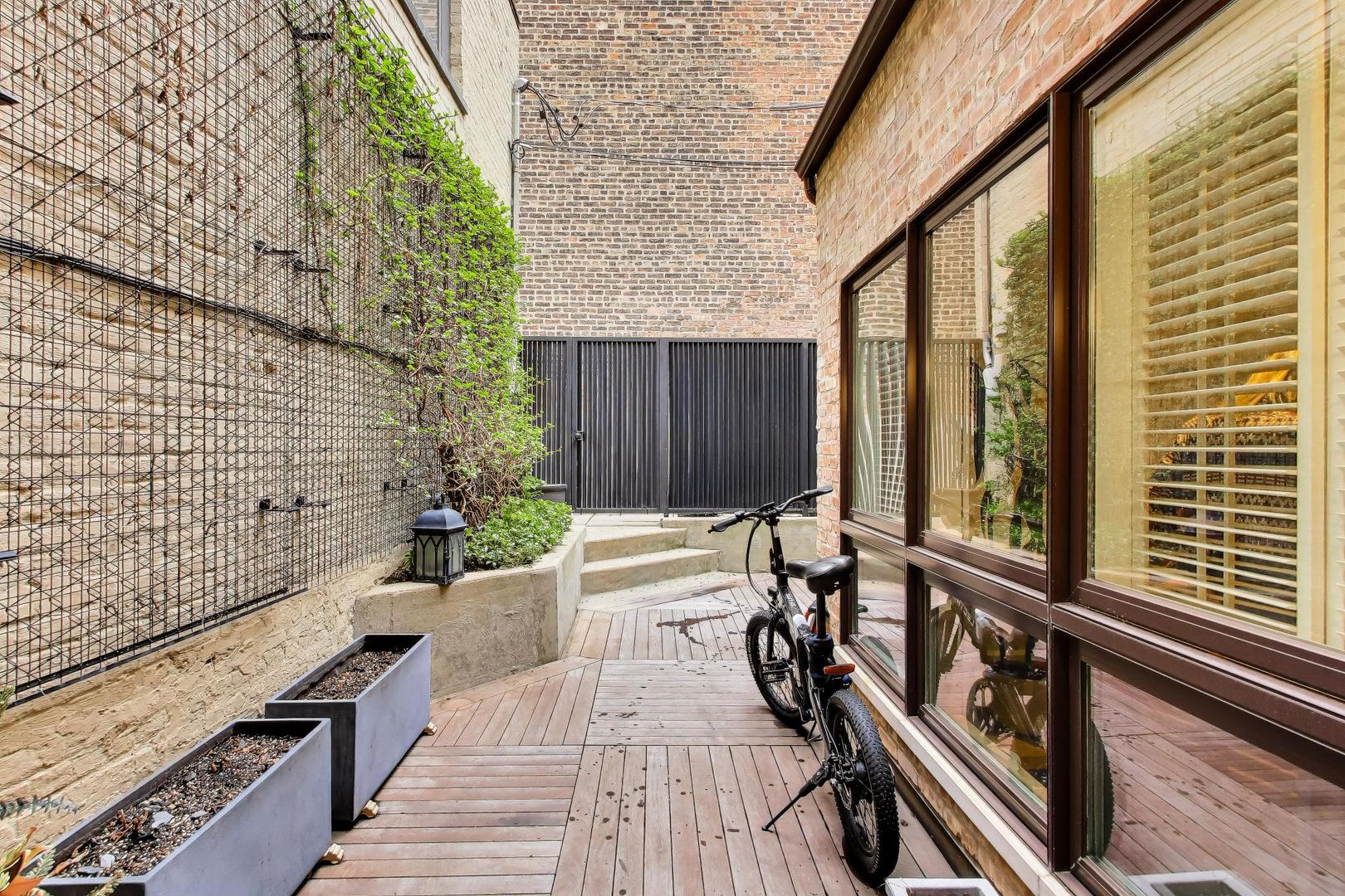 2055 North Howe Street Chicago, IL 60614 - Photo 34 of 40