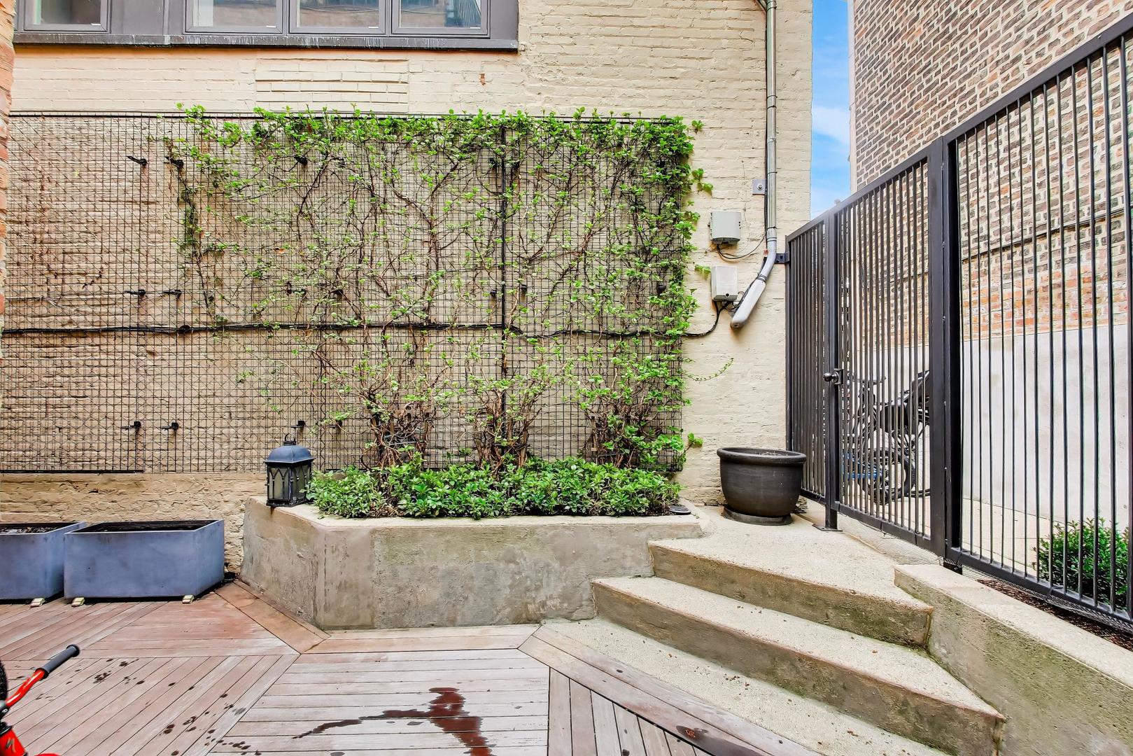 2055 North Howe Street Chicago, IL 60614 - Photo 36 of 40