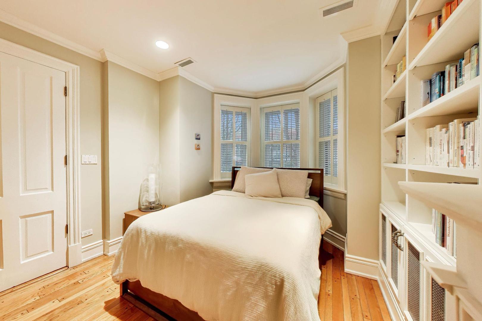 2055 North Howe Street Chicago, IL 60614 - Photo 4 of 40