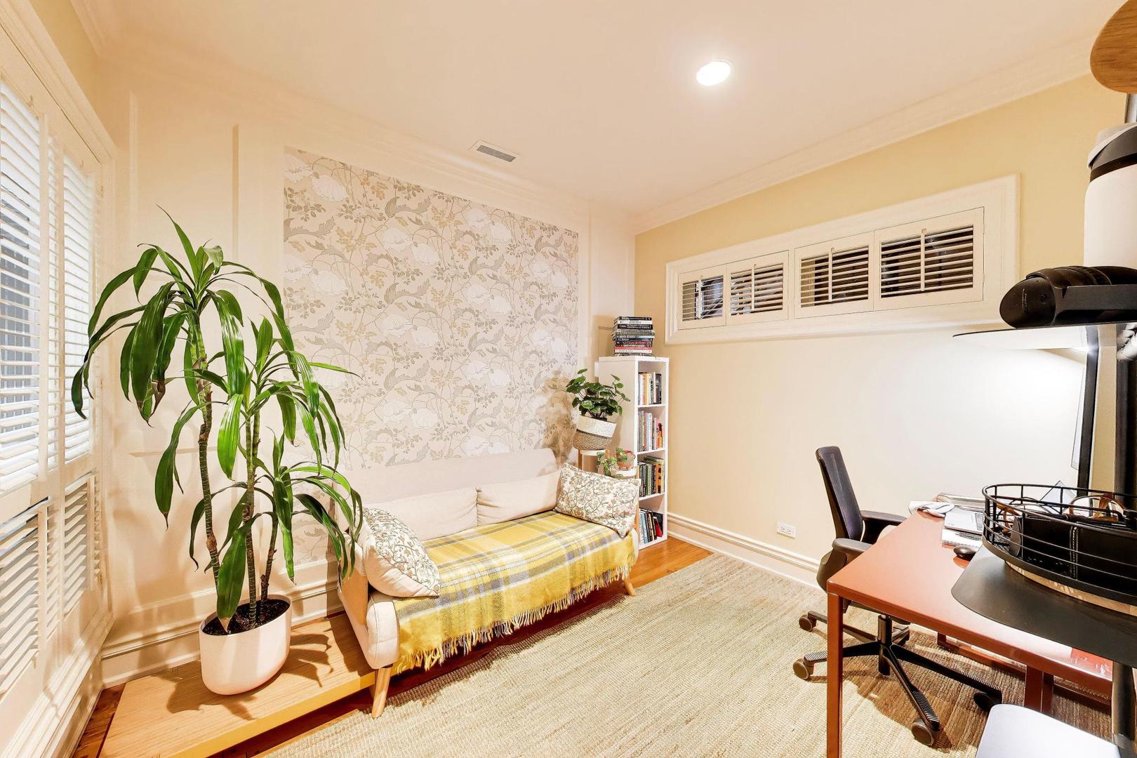 2055 North Howe Street Chicago, IL 60614 - Photo 9 of 40