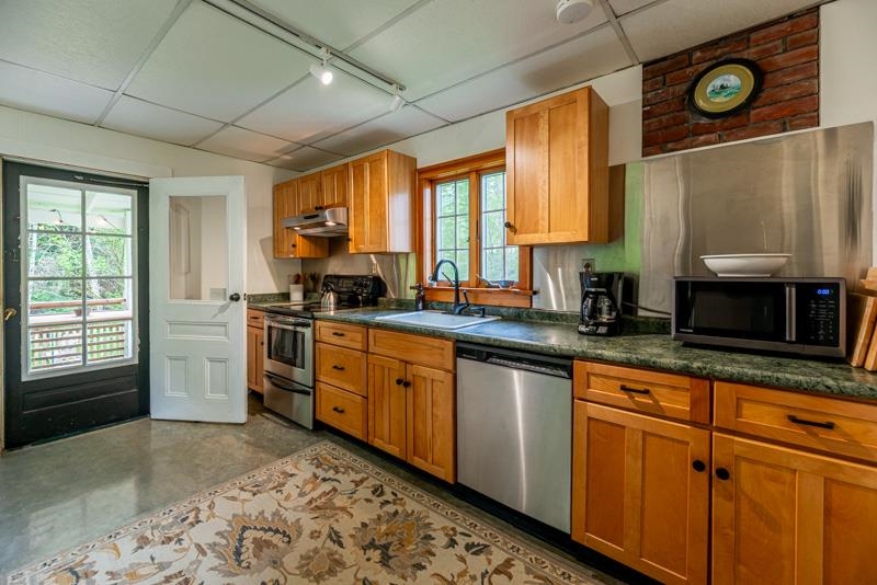 555 Brook Road Danby, VT 05739 - Photo 19 of 46