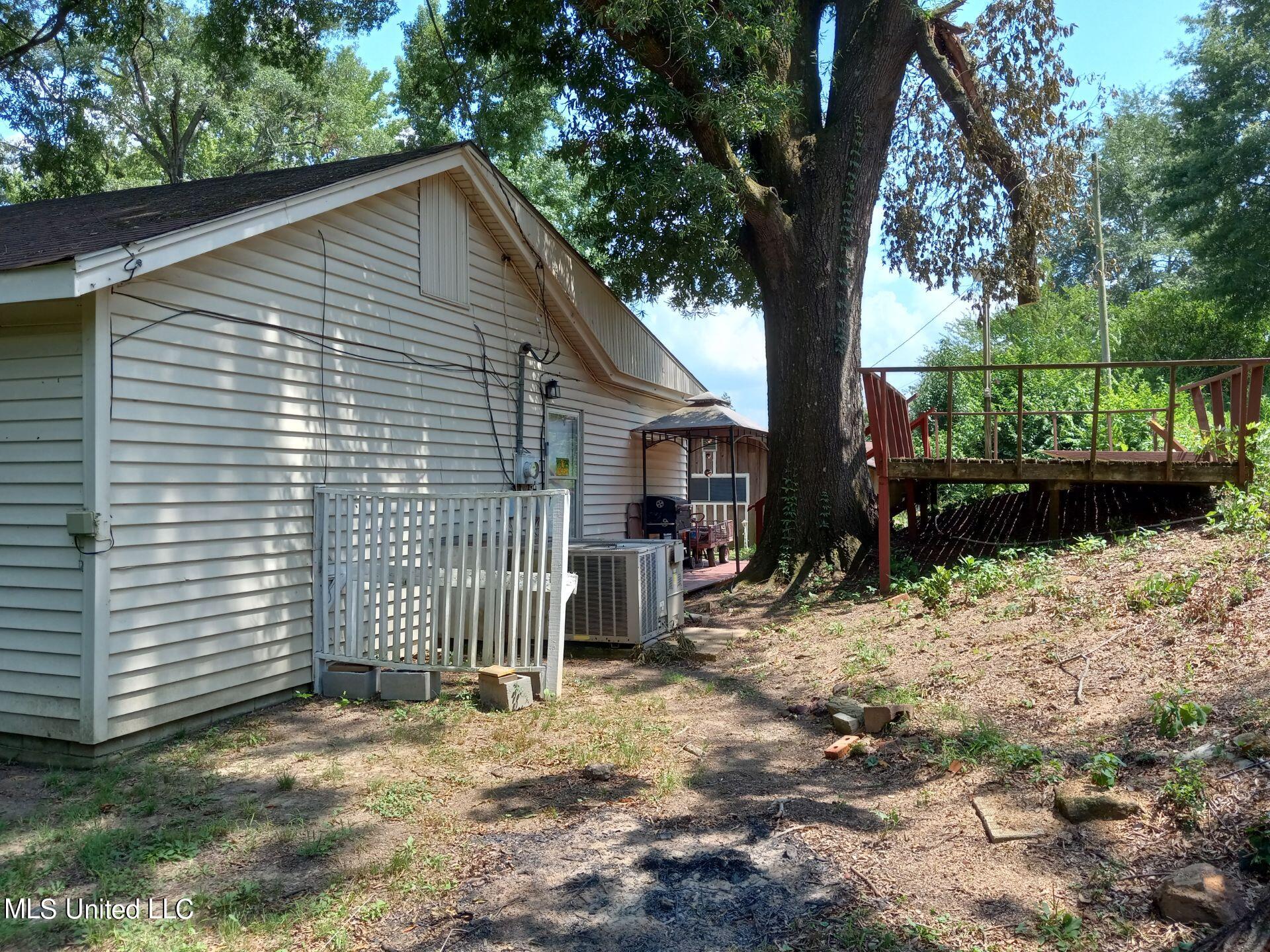 604 South Applegate Street Winona, MS 38967 - Photo 4 of 14 Resized_20230630_142658
