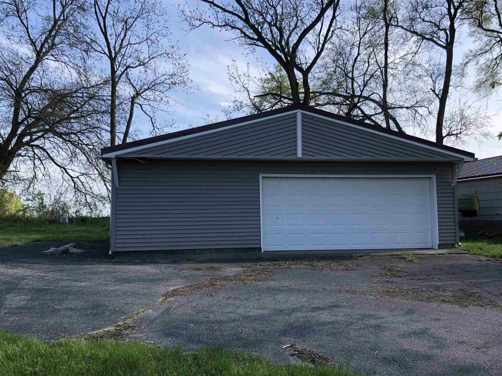 5692 East Bass Center Road Monticello, IN 47960 - Photo 32 of 34 Gallery Image 32