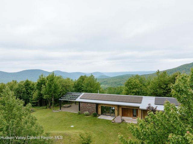 a view of outdoor space yard and porch