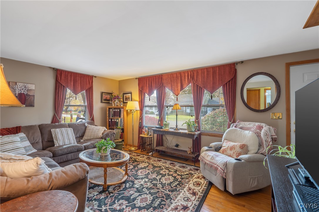 228 Edgewood Place Manlius, NY 13116 - Photo 4 of 36 Living room