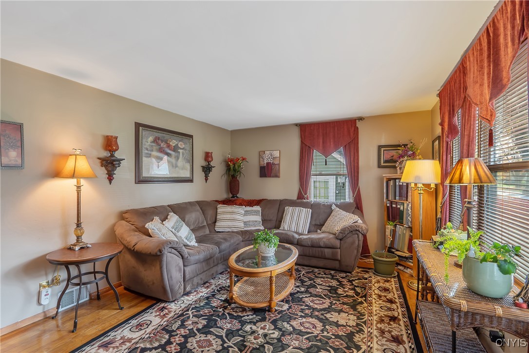 228 Edgewood Place Manlius, NY 13116 - Photo 5 of 36 Living room